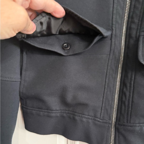 Lole Size XS Black Crew Neck Cropped Knit Bomber Jacket Zipper and Two Pockets - Picture 5 of 11